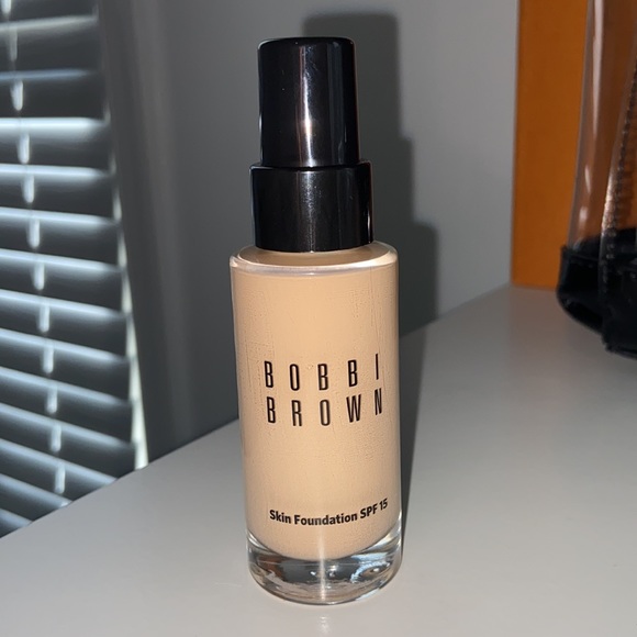 Bobbi brown skin foundation - Picture 2 of 5